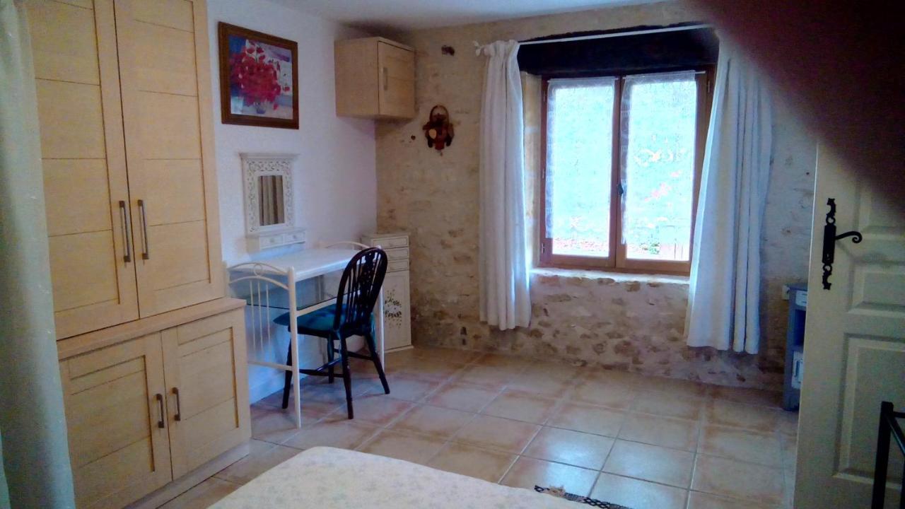 Les Coustilles Saint-Alvere Luaran gambar