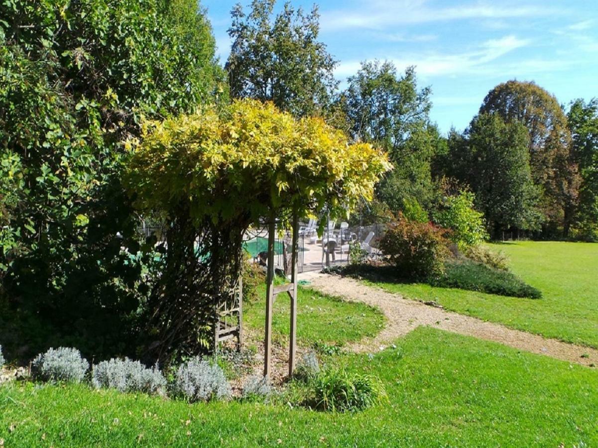 Les Coustilles Saint-Alvere Luaran gambar